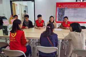 浓浓关爱暖人心，乐鱼网页版集团党支部慰问困难单亲家庭