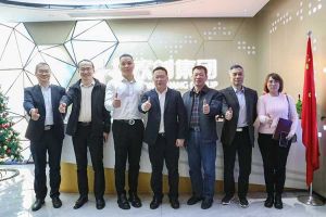 广州市与番禺区人力资源和社会保障局领导莅临乐鱼网页版集团调研指导