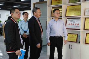 热烈欢迎市政府秘书长林兢一行莅临乐鱼网页版集团广西公司考察指导